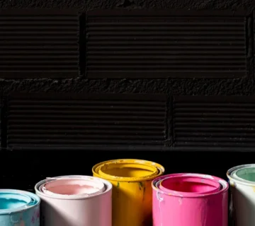 How Do I Paint Over Dark Walls with Light Colours