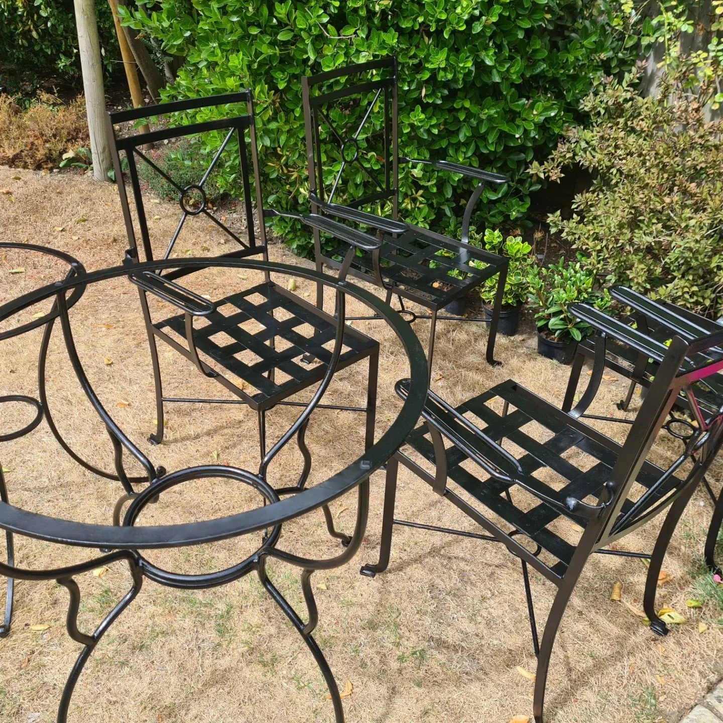 Can outdoor furniture be spray painted