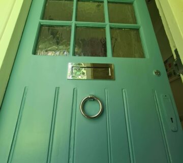 Can Professionals Spray Paint Doors On Site