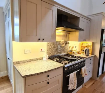 Can laminate kitchen cabinets be professionally spray painted
