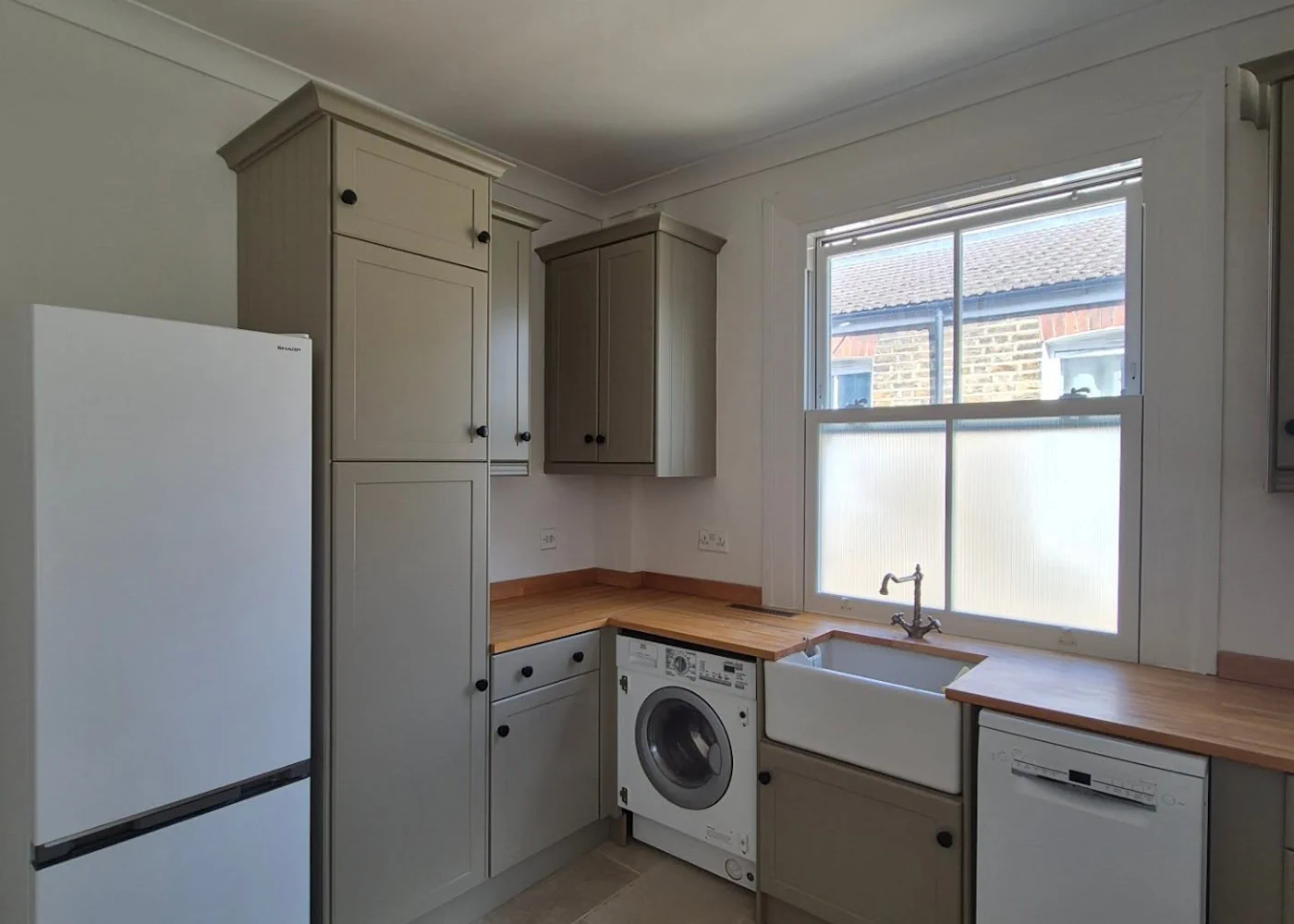 What is the difference between hand painting and spraying a kitchen
